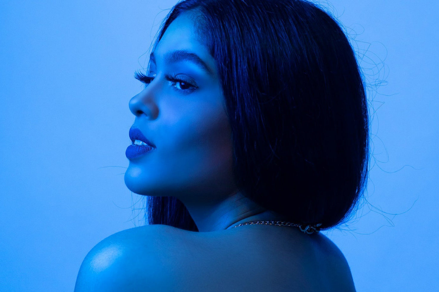 Detox digital y piel: cómo la luz azul también impacta tu rostro