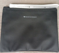 PLV SKINCEUTICALS COSMETIQUERA NEGRA CIERRE COLGANTE PLATA (RULETA)
