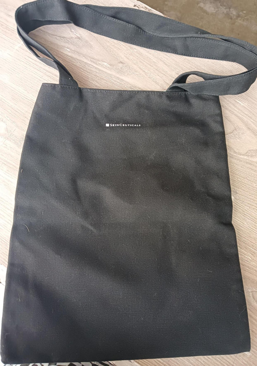 PLV SKINCEUTICALS BOLSA NEGRA FORRO DE CUADROS
